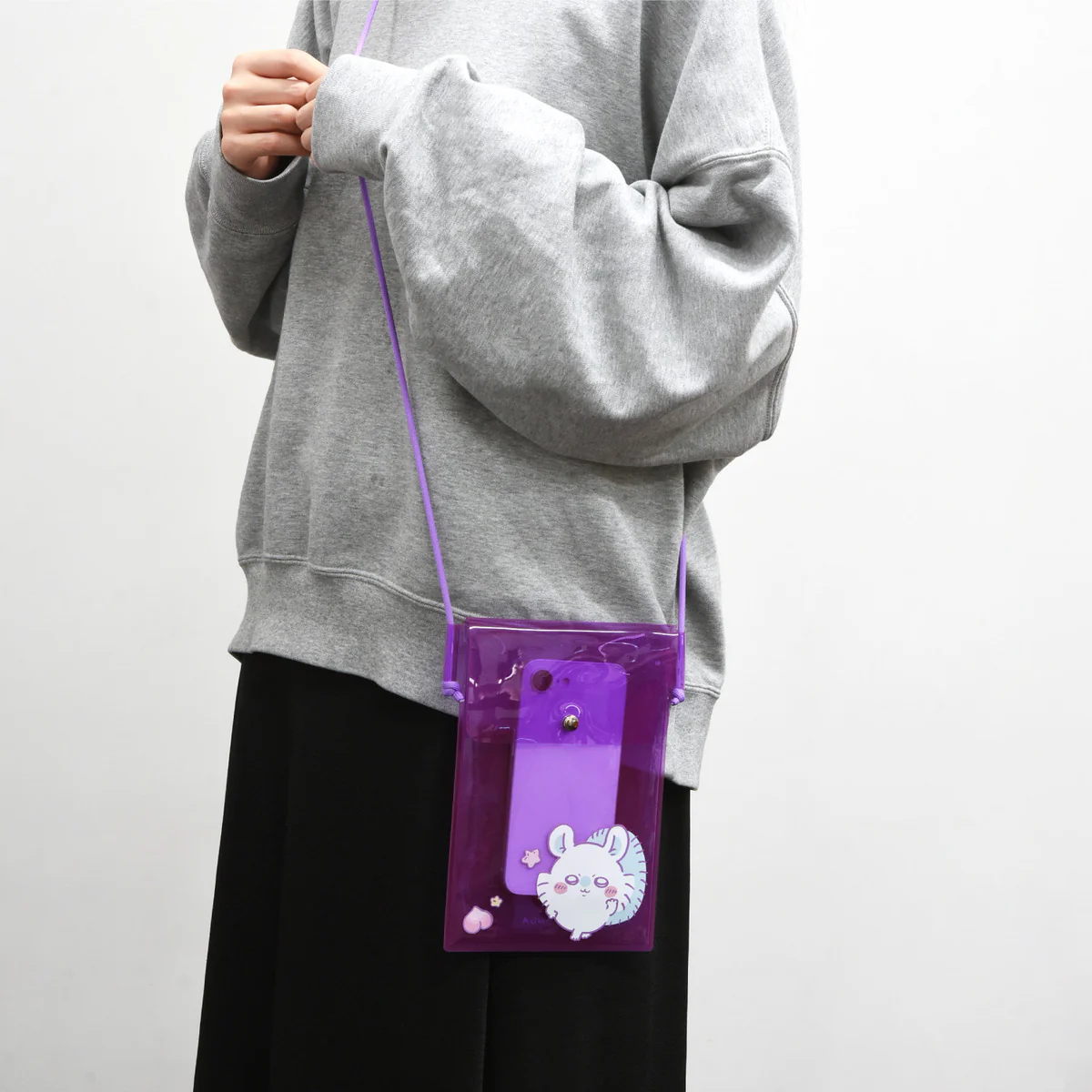 ちいかわ IIIIpocket Clearスマートフォンポーチ(モモンガ) - Image 3