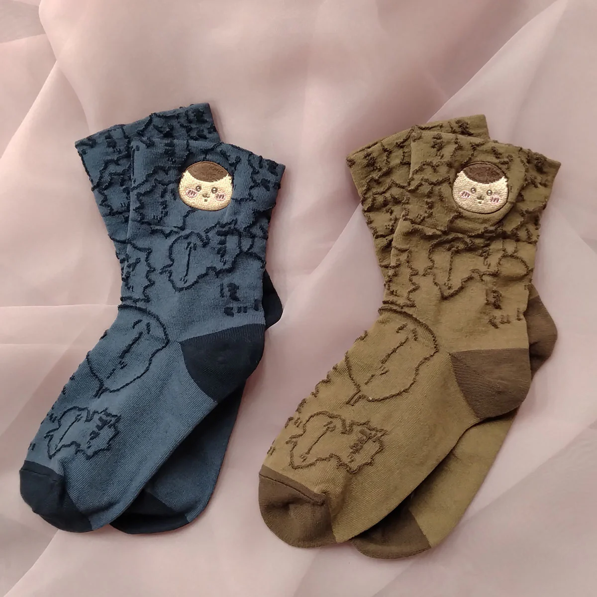 ちいかわ フロート刺繍クルーソックス（くりまんじゅう ブラウン） レディース用 - Image 2