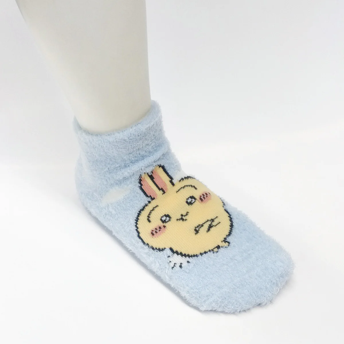 ちいかわ もこもこスニーカー丈ソックス(うさぎ腕組み サックス) キッズ用 - Image 4