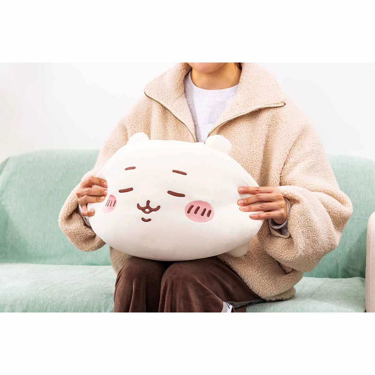 ちいかわ マシュマロみたいな寝そべり抱きぬいぐるみ(ねむねむちいかわ) - Image 3