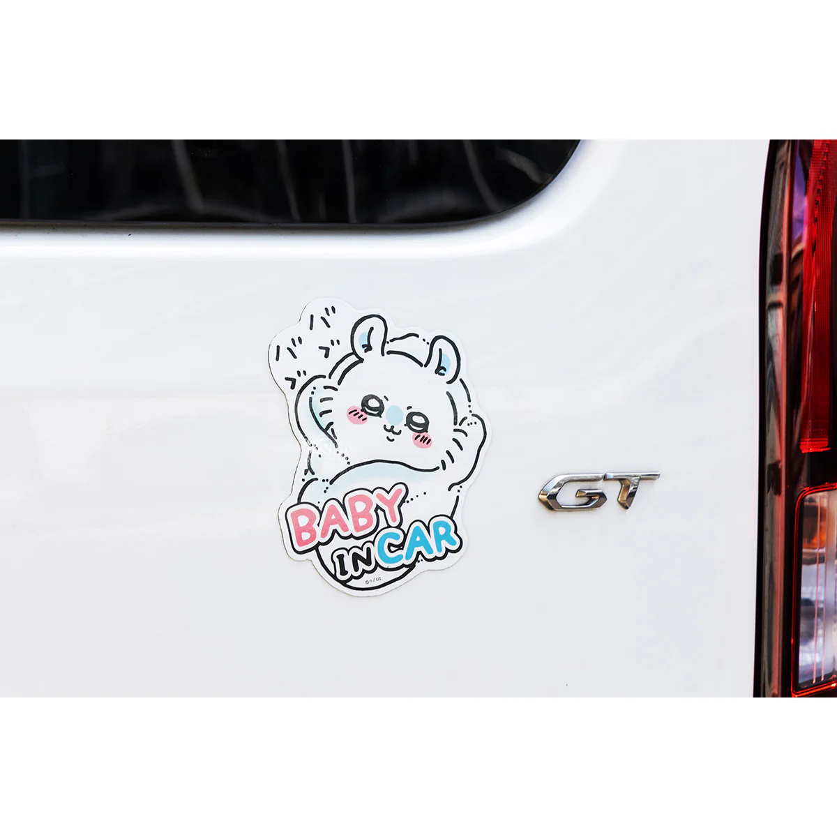 ちいかわ エンジョイドライブ！カーマグネット（モモンガBABY IN CAR） - Image 2