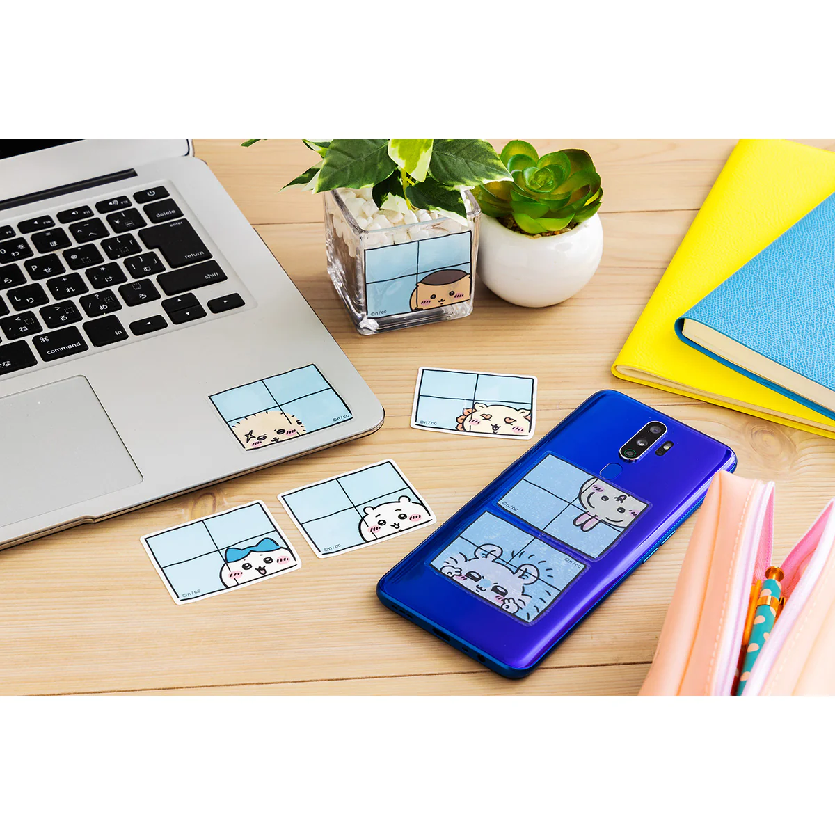 ちいかわ スマホに貼れるサイズのクリアステッカー（窓から覗くうさぎ） - Image 2