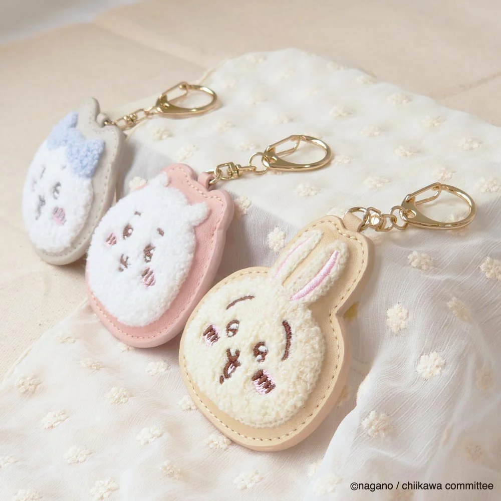 ちいかわ ふわふわワッペン キーホルダー(ハチワレ) - Image 3
